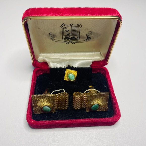60s Art Deco Gold Tone Cufflinks and Tie Tack Set with Green Stone - Picture 1 of 9